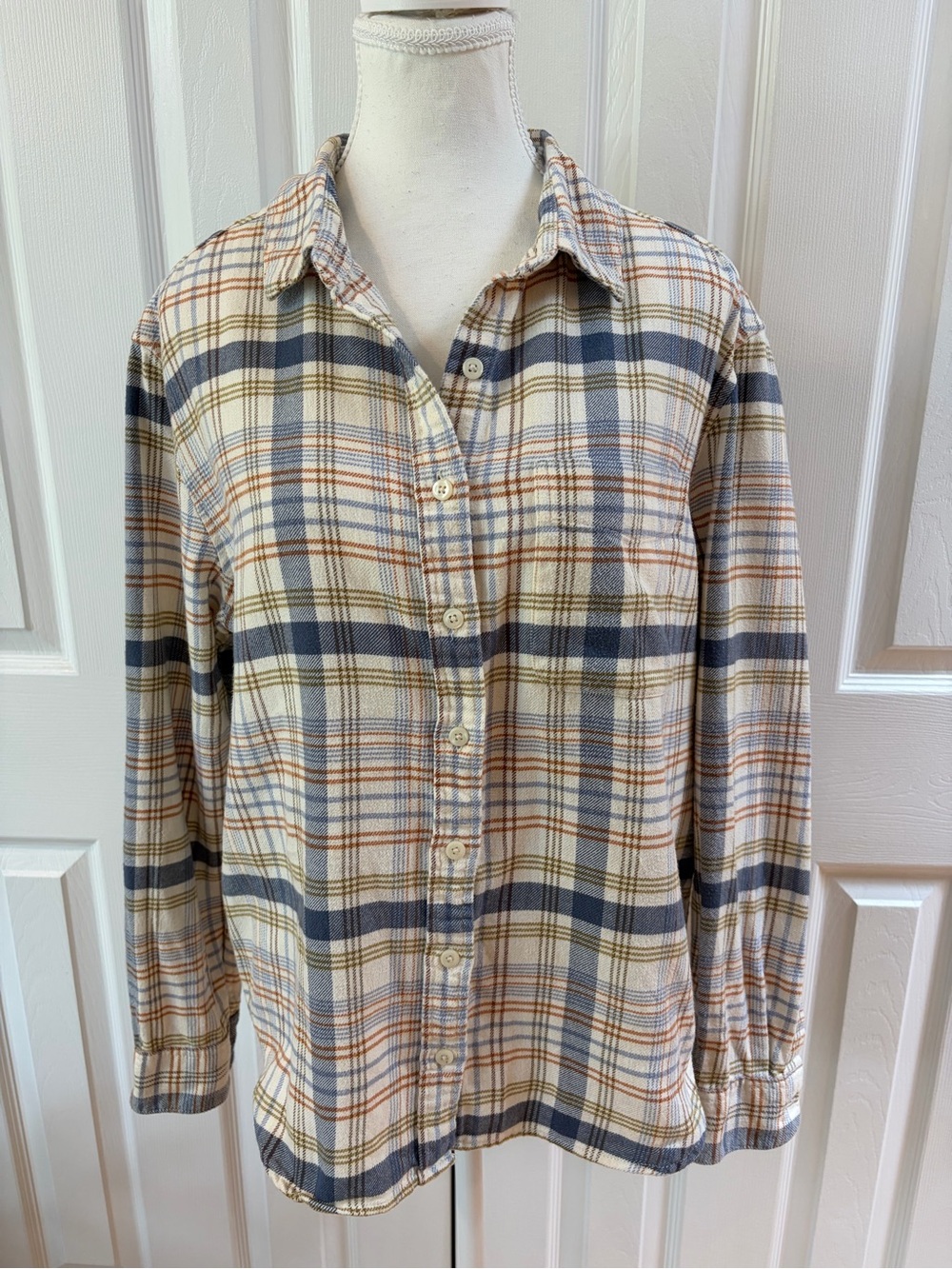 Pendleton Ivory and Blue Boyfriend Cotton Plaid Shirt Size M